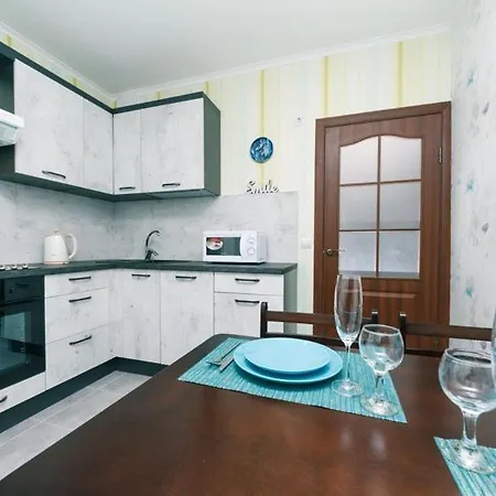 уютные на улице русова 7 метро 15 минут Apartment *